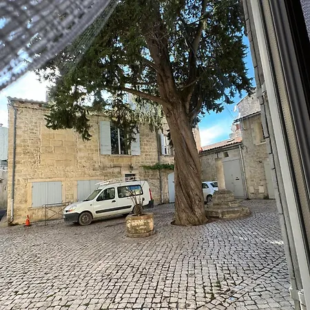 Le Doyenne, Hotel Particulier Centre Ancien De Tarascon Exterior photo