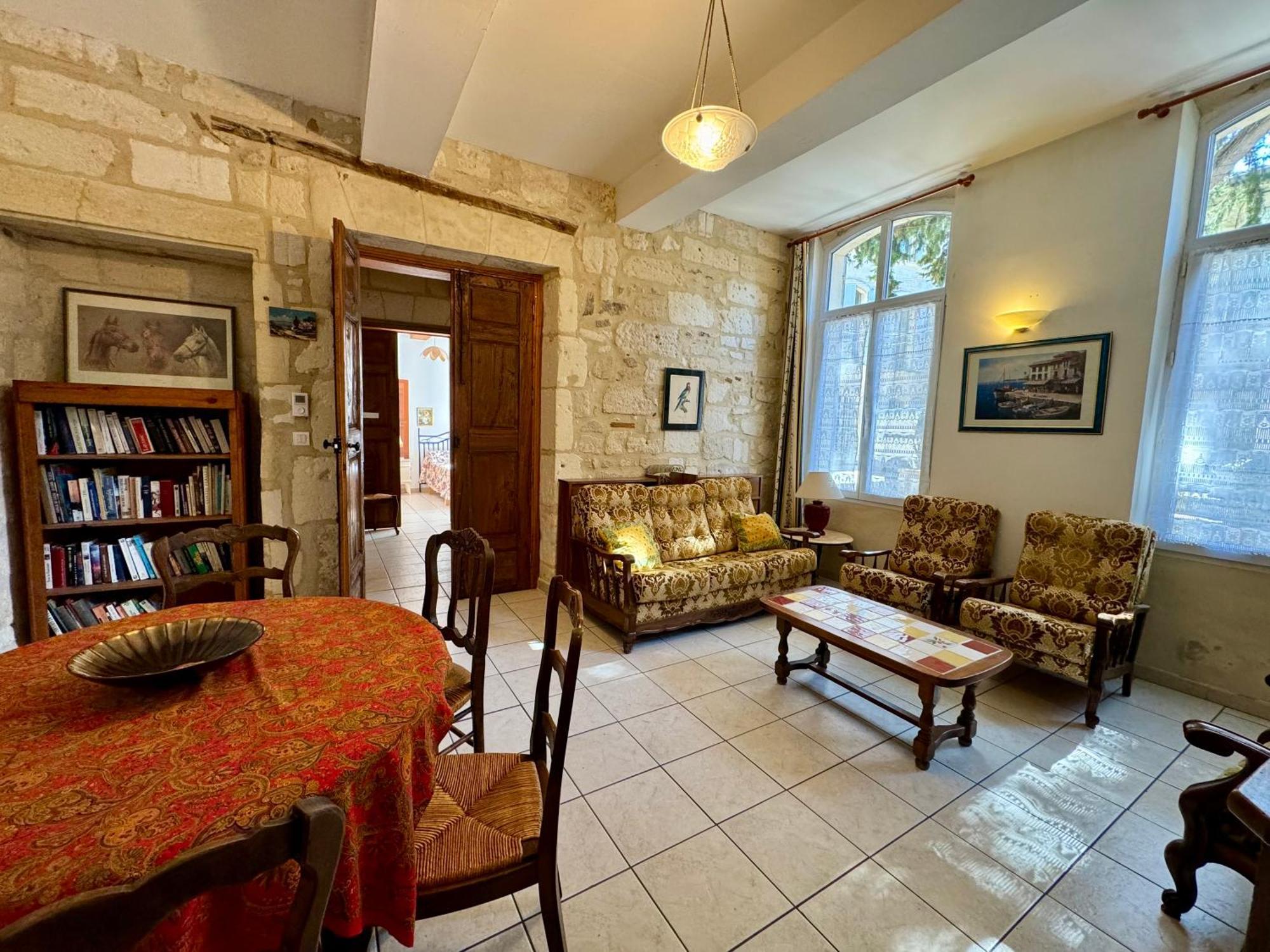 Le Doyenne, Particulier Centre Ancien De Apartment Tarascon